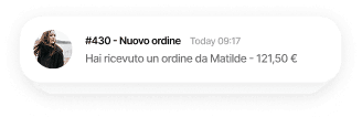 Schermata del telefono con notifiche, orario impostato alle 10:45